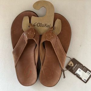 NWT Olukai Men’s Flip Flops